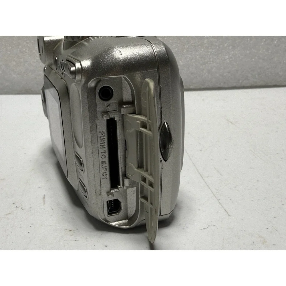 Parts Or Fix Kodak Digital Camera Easyshare CX7330 3.1MP Silver Read Description